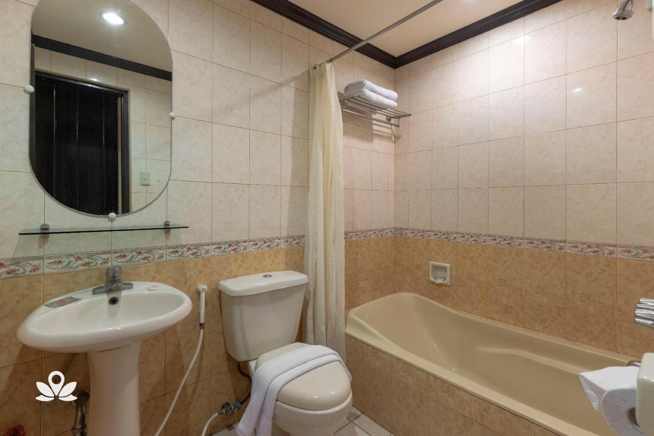 Zen Rooms Camelot Hotel Qc Quezon City Ngoại thất bức ảnh